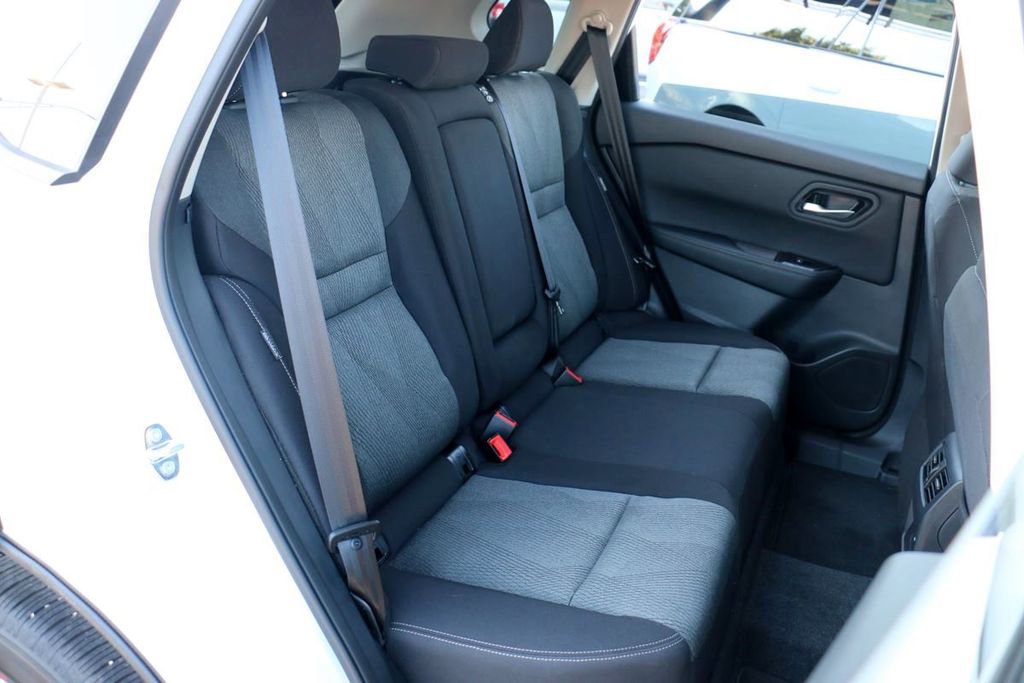 Used 2026 Nissan Rogue SV FWD image 29