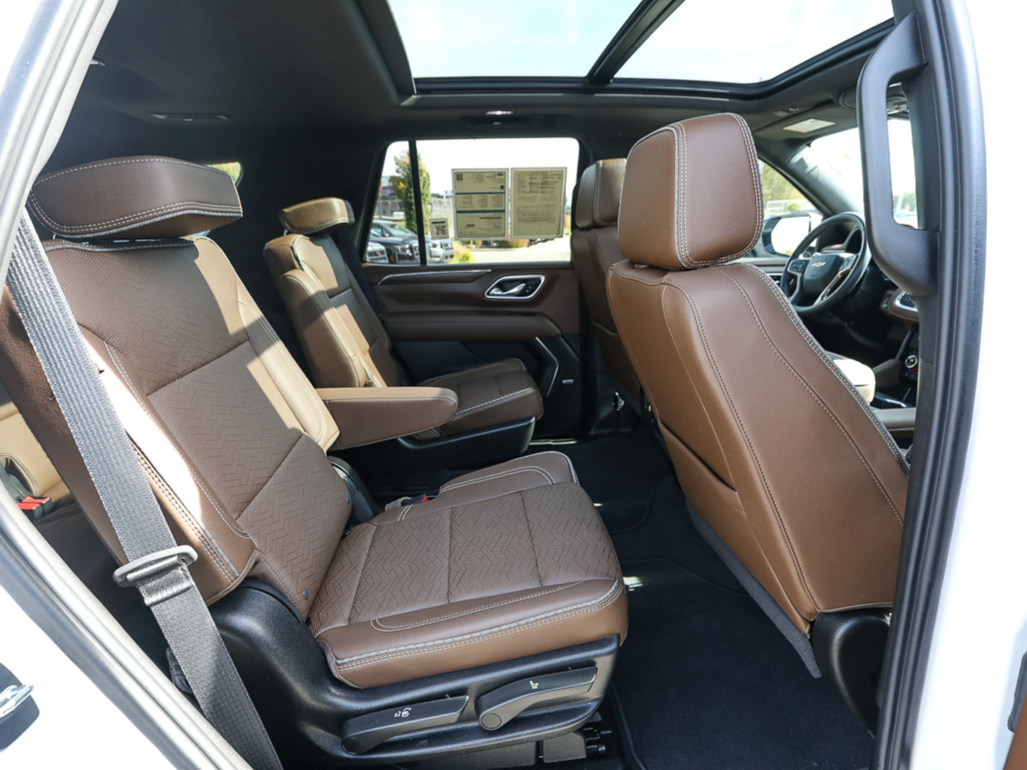 Used 2024 Chevrolet Tahoe High Country AWD/4WD image 23