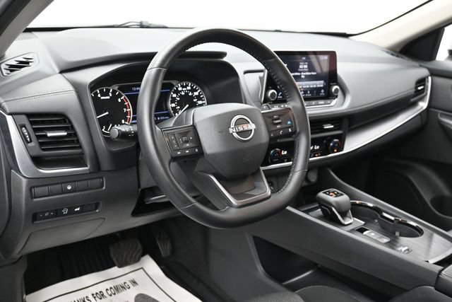 Used 2025 Nissan Rogue SV FWD image 15