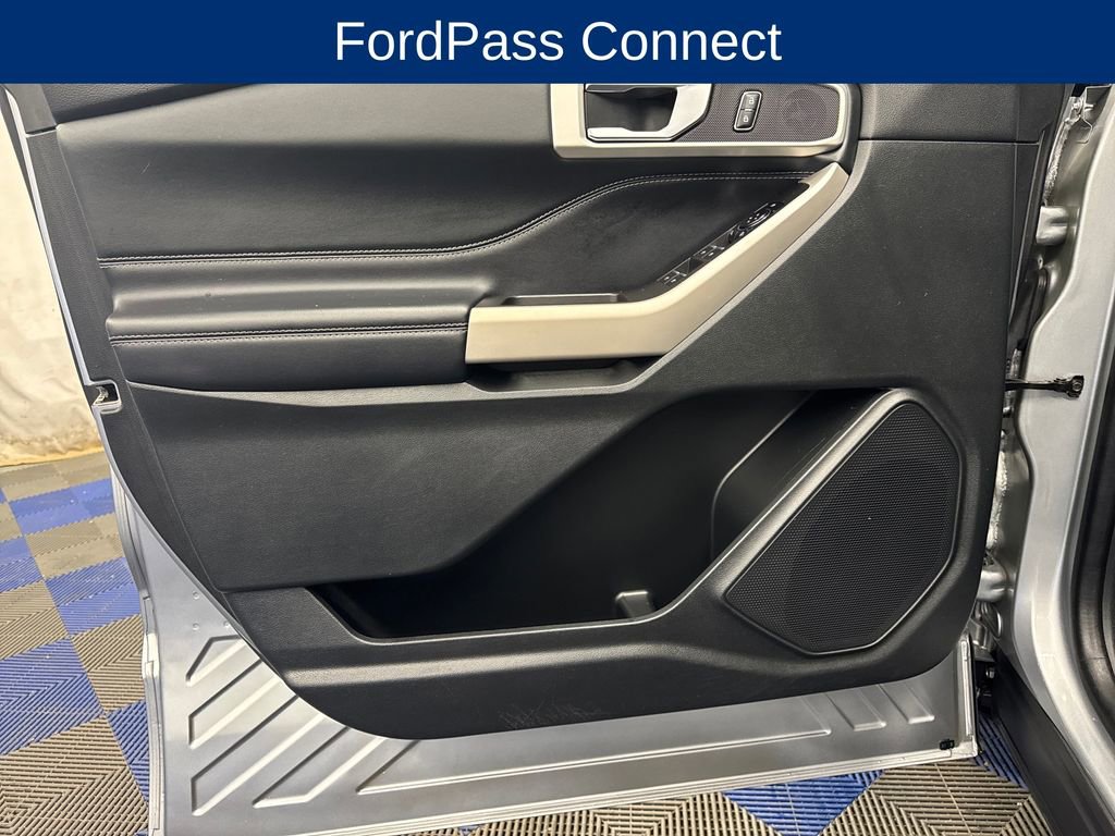 Certified 2022 Ford Explorer XLT w/ Equipment Group 202A AWD/4WD image 11