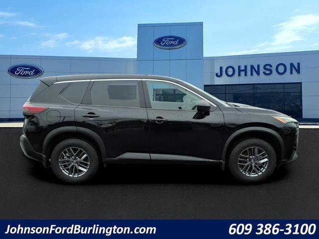 Used 2023 Nissan Rogue S image 2