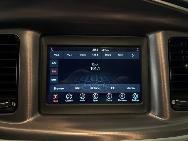 Used 2020 Dodge Charger SXT w/ Blacktop Package image 25