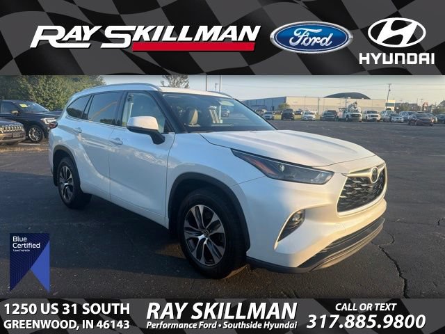Used 2022 Toyota Highlander XLE AWD/4WD image 1