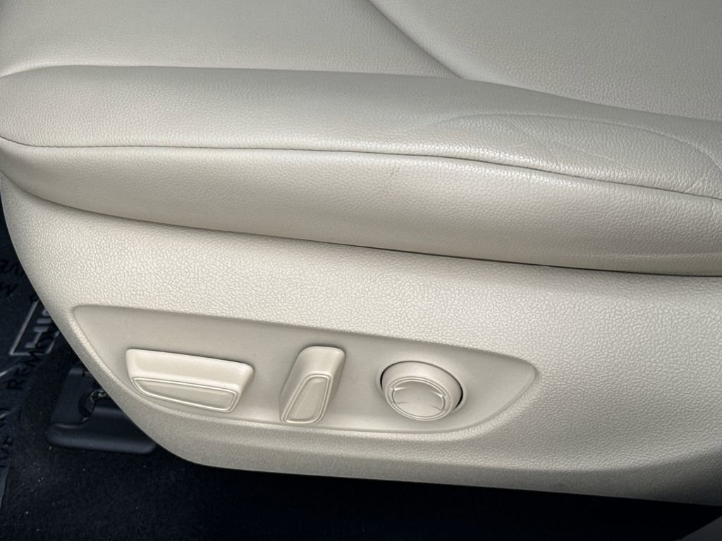 Used 2021 Toyota Highlander XLE image 25