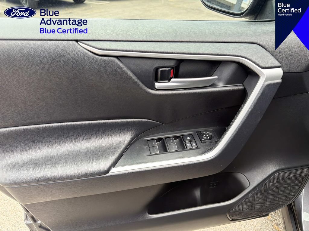 Used 2025 Toyota RAV4 XLE AWD/4WD image 15