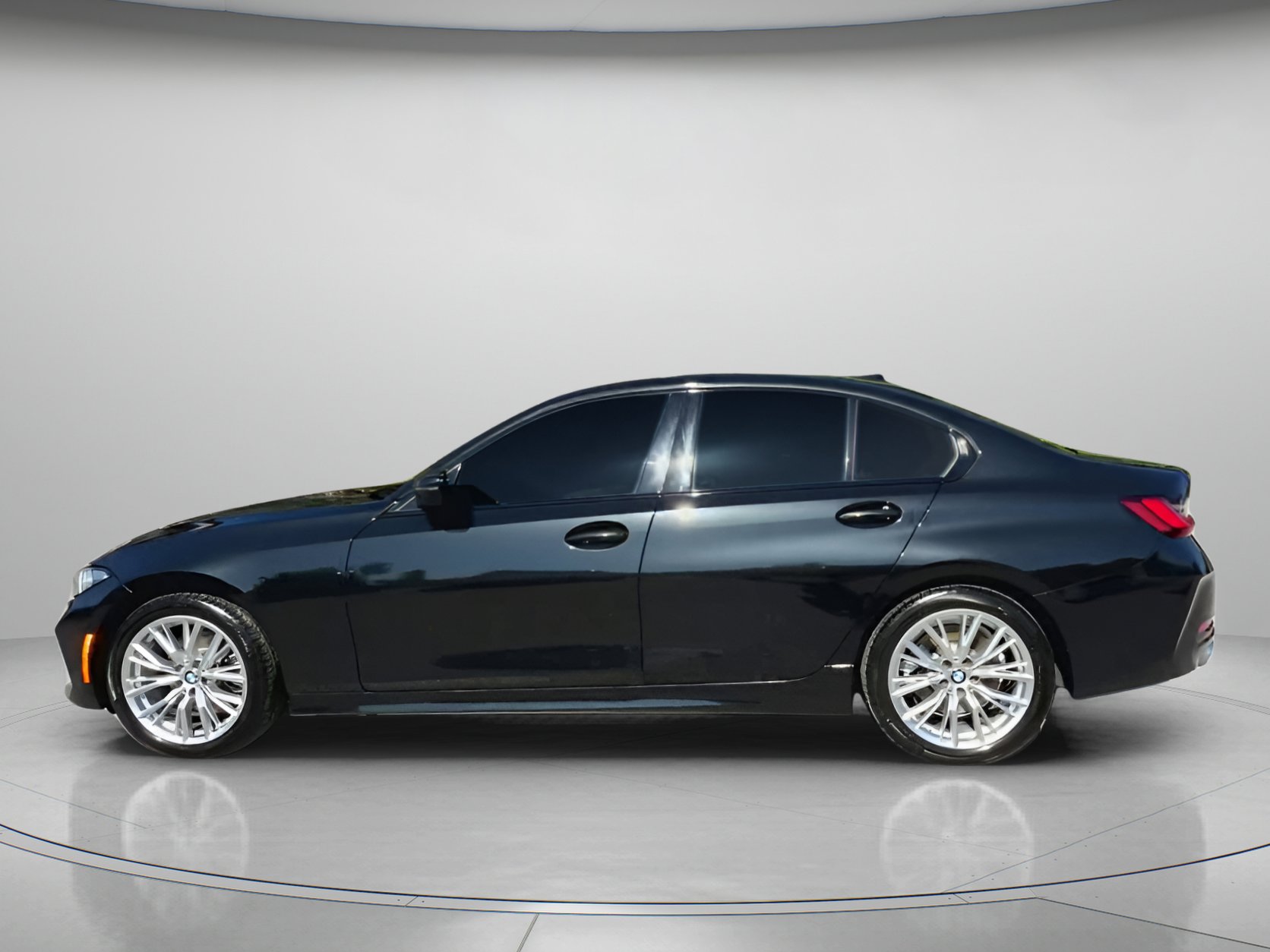 Used 2023 BMW 330i Sedan w/ Driving Assistance Package image 17
