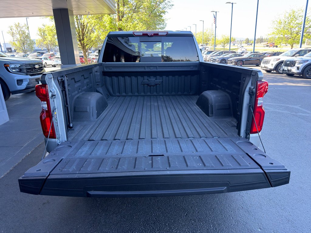 Used 2025 Chevrolet Silverado 1500 High Country w/ Technology Package AWD/4WD image 18