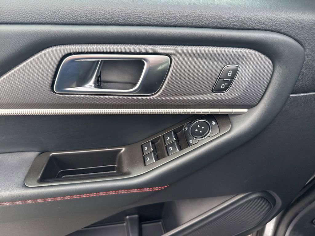 Certified 2025 Ford Explorer ST-Line image 18