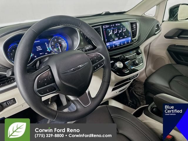 Used 2024 Chrysler Pacifica Touring-L AWD/4WD image 11