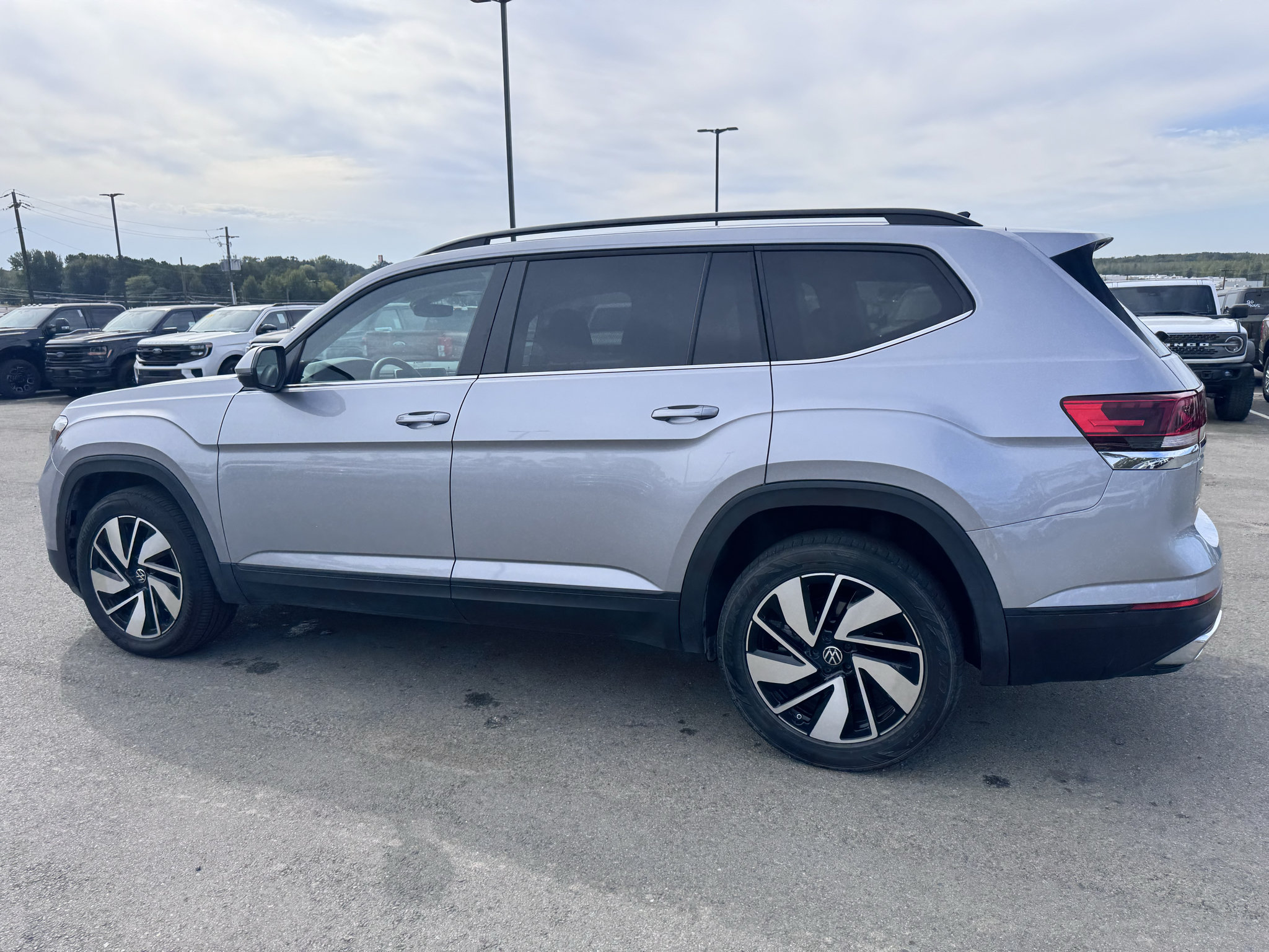 Used 2024 Volkswagen Atlas SE AWD/4WD image 19