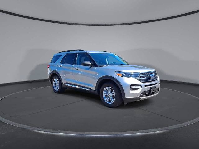 Certified 2021 Ford Explorer XLT w/ Equipment Group 202A AWD/4WD image 2