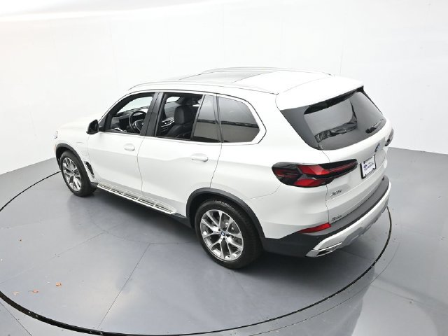 Used 2025 BMW X5 xDrive50e AWD/4WD image 39