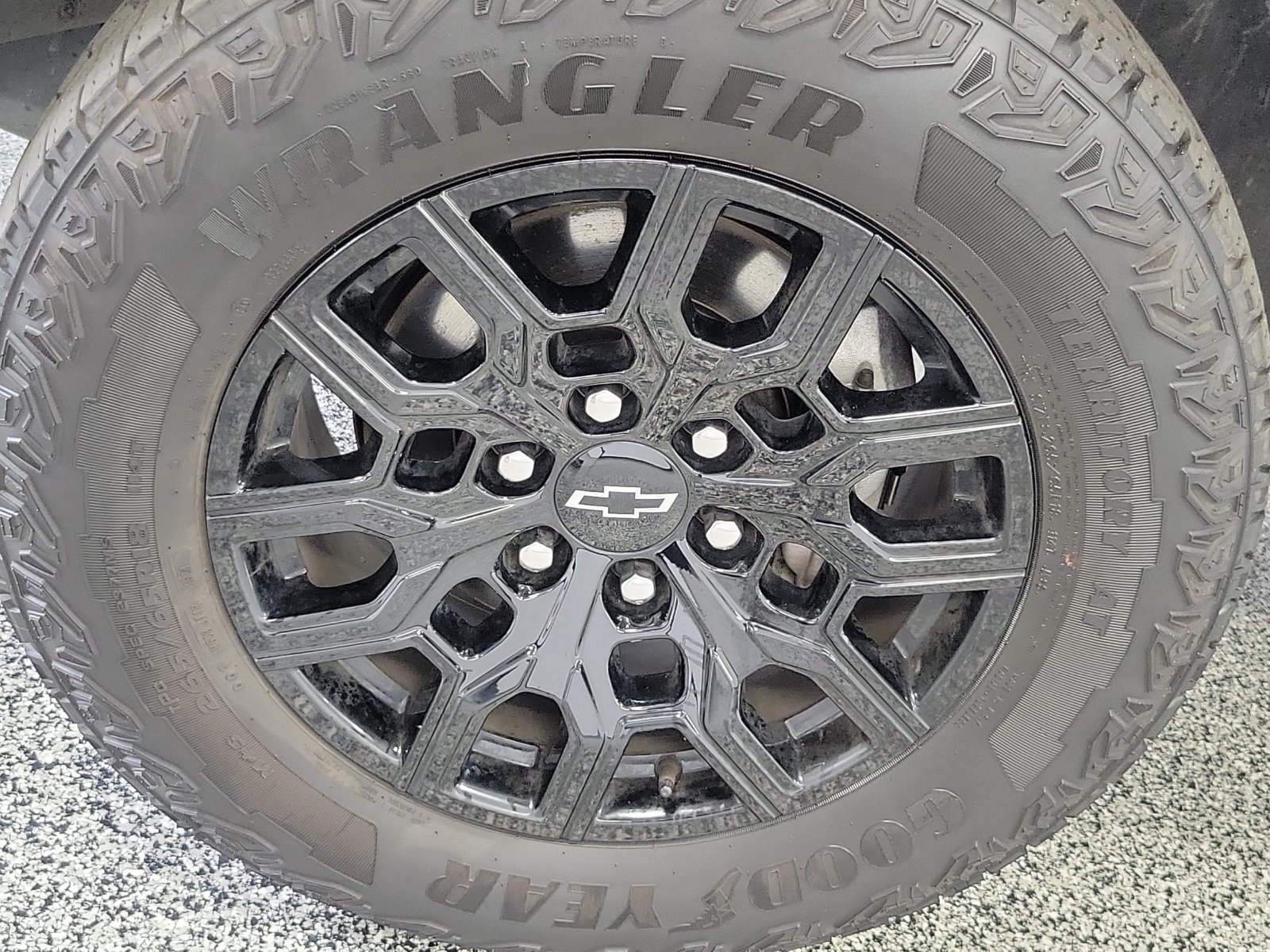 Used 2025 Chevrolet Colorado Trail Boss AWD/4WD image 5