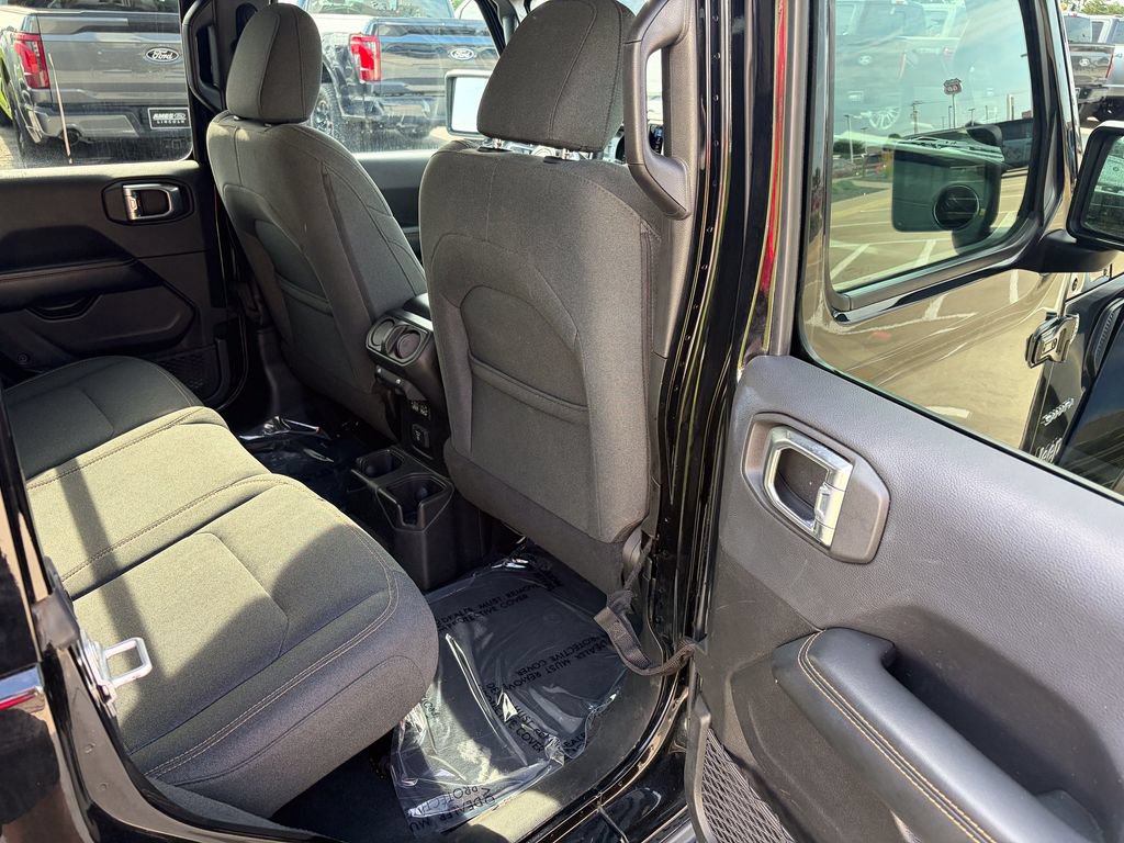 Used 2024 Jeep Wrangler Unlimited Sahara AWD/4WD image 16