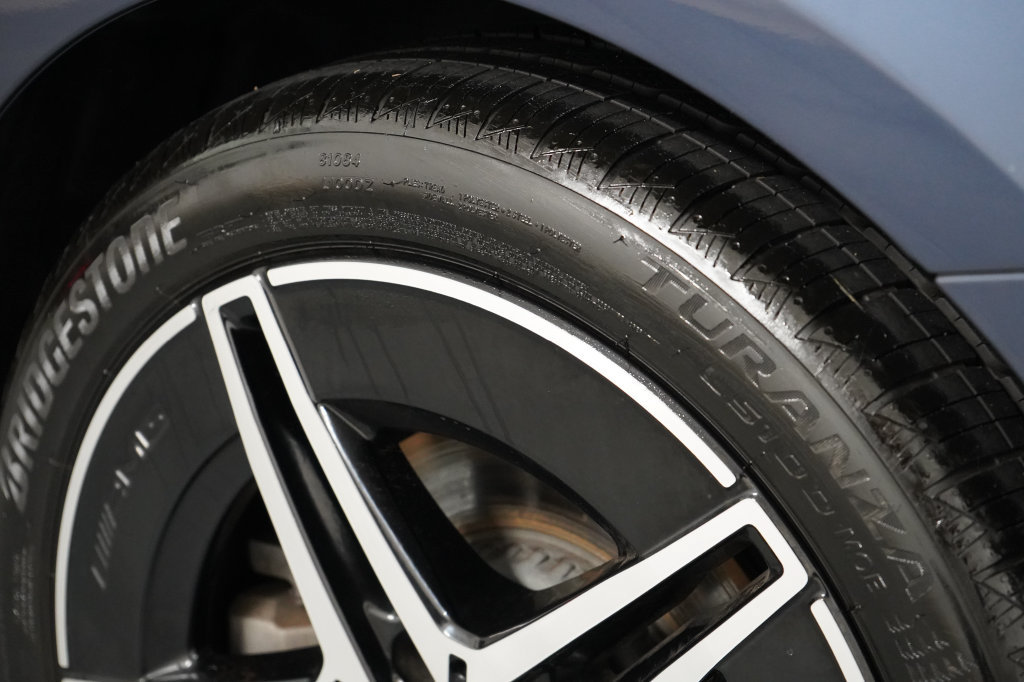 Used 2025 Mercedes-Benz C 300 4MATIC Sedan image 33