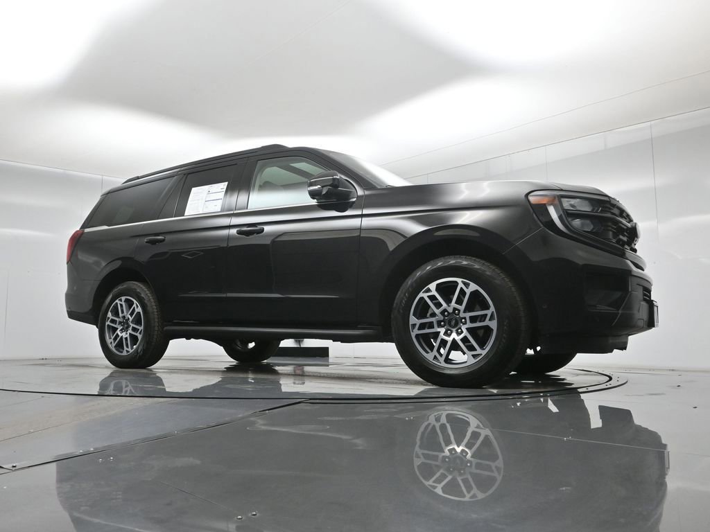 Certified 2025 Ford Expedition Active image 6