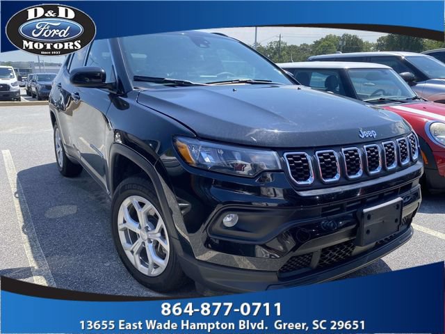 Used 2024 Jeep Compass Latitude AWD/4WD image 1