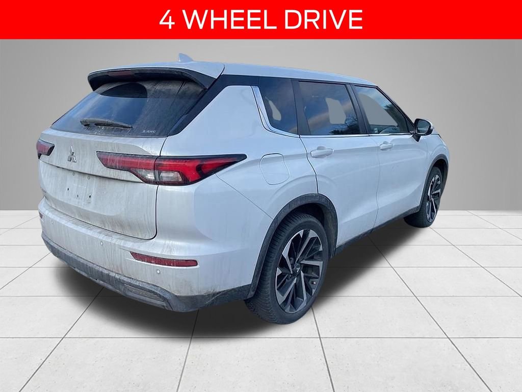 Used 2022 Mitsubishi Outlander ES image 3