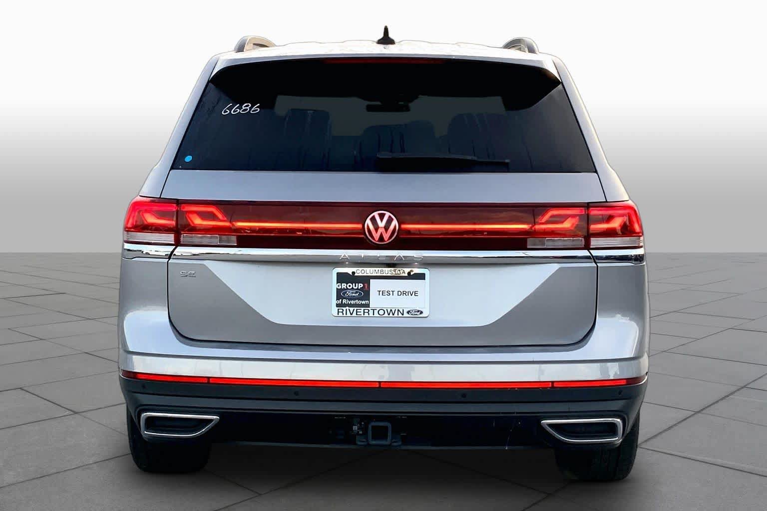 Used 2026 Volkswagen Atlas SE FWD image 4