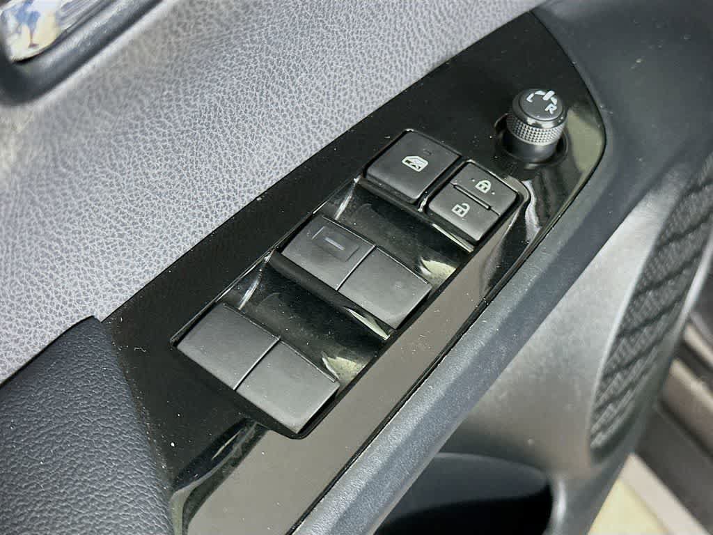 Used 2022 Toyota Prius LE FWD image 27