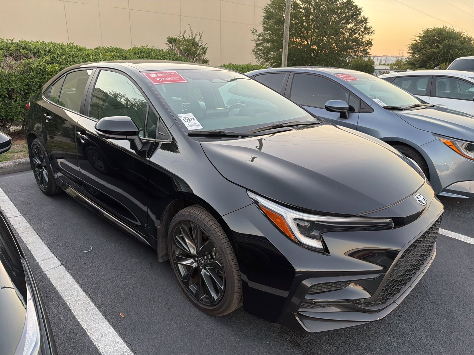 Used 2025 Toyota Corolla SE FWD image 1