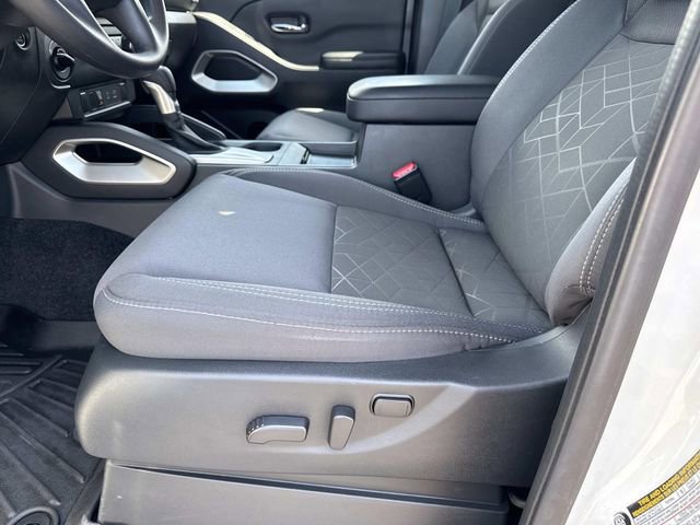 Used 2025 Nissan Frontier SV image 16