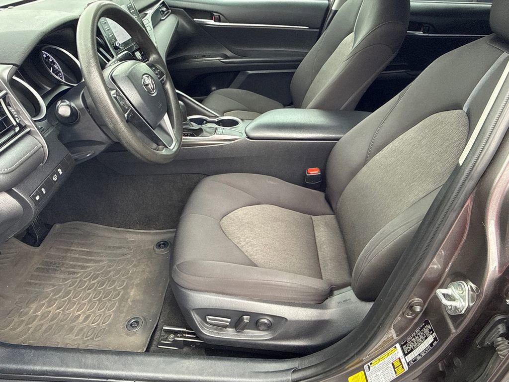 Used 2023 Toyota Camry LE image 9