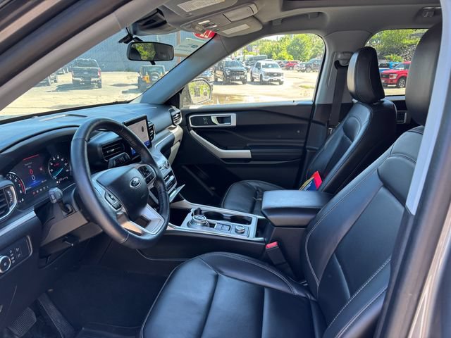 Certified 2022 Ford Explorer XLT w/ Equipment Group 202A AWD/4WD image 4