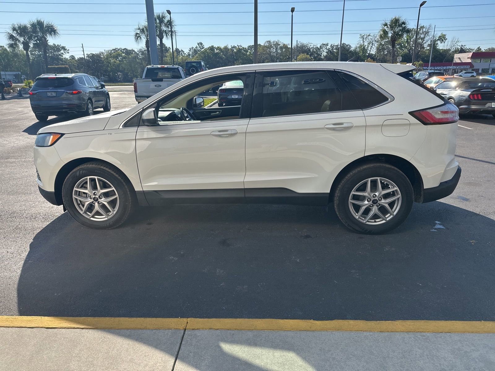 Certified 2024 Ford Edge SEL w/ Convenience Package image 7