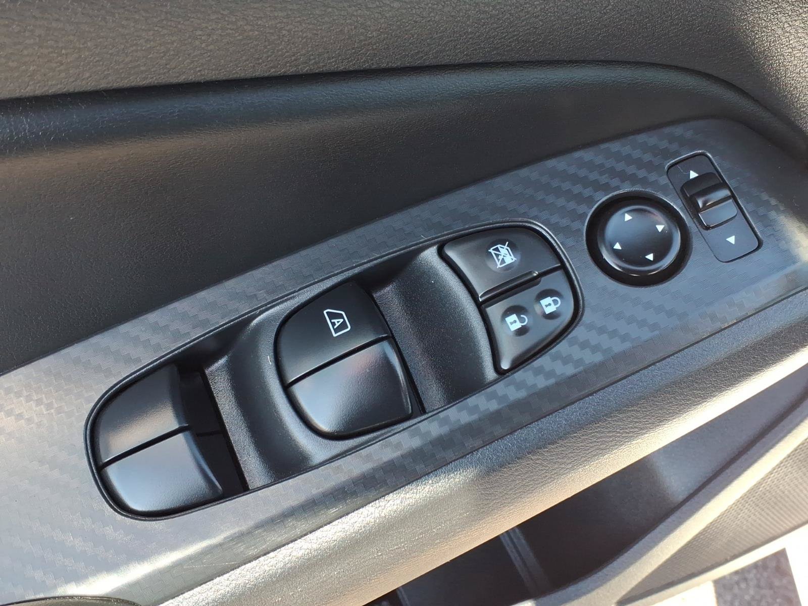 Used 2025 Nissan Altima 2.5 SV FWD image 12