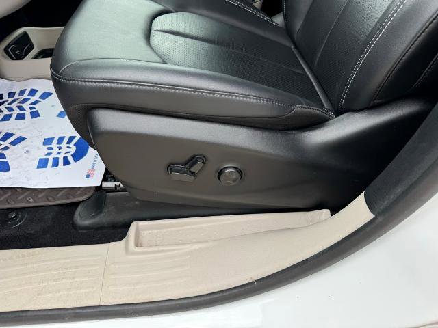 Used 2024 Chrysler Pacifica Touring-L image 14