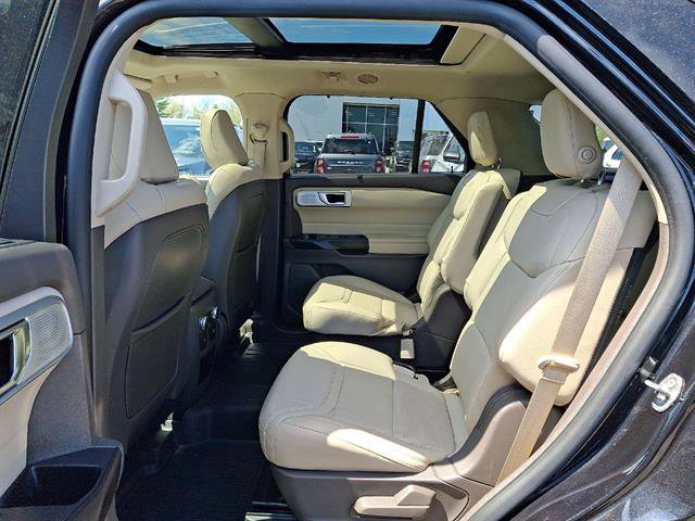 Certified 2020 Ford Explorer Platinum w/ Premium Technology Package AWD/4WD image 26