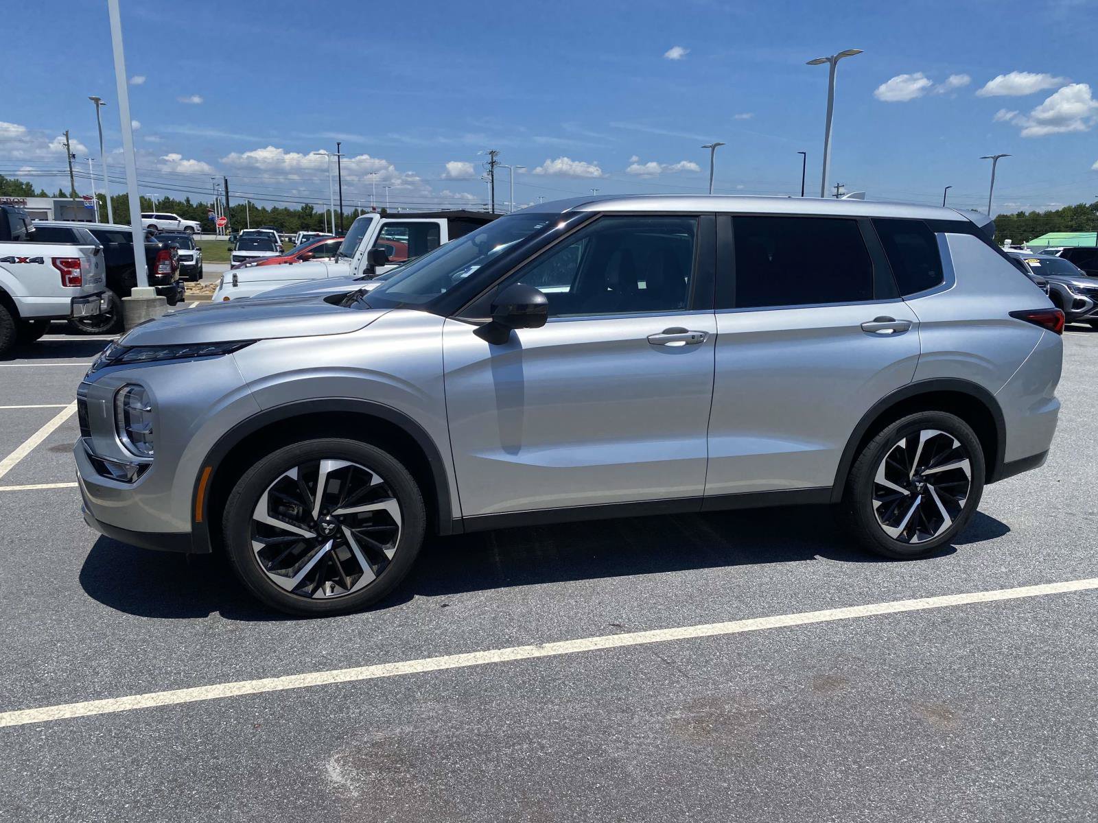 Used 2022 Mitsubishi Outlander SE AWD/4WD image 4
