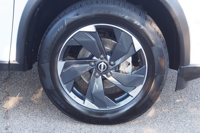 Used 2025 Nissan Rogue SV FWD image 9