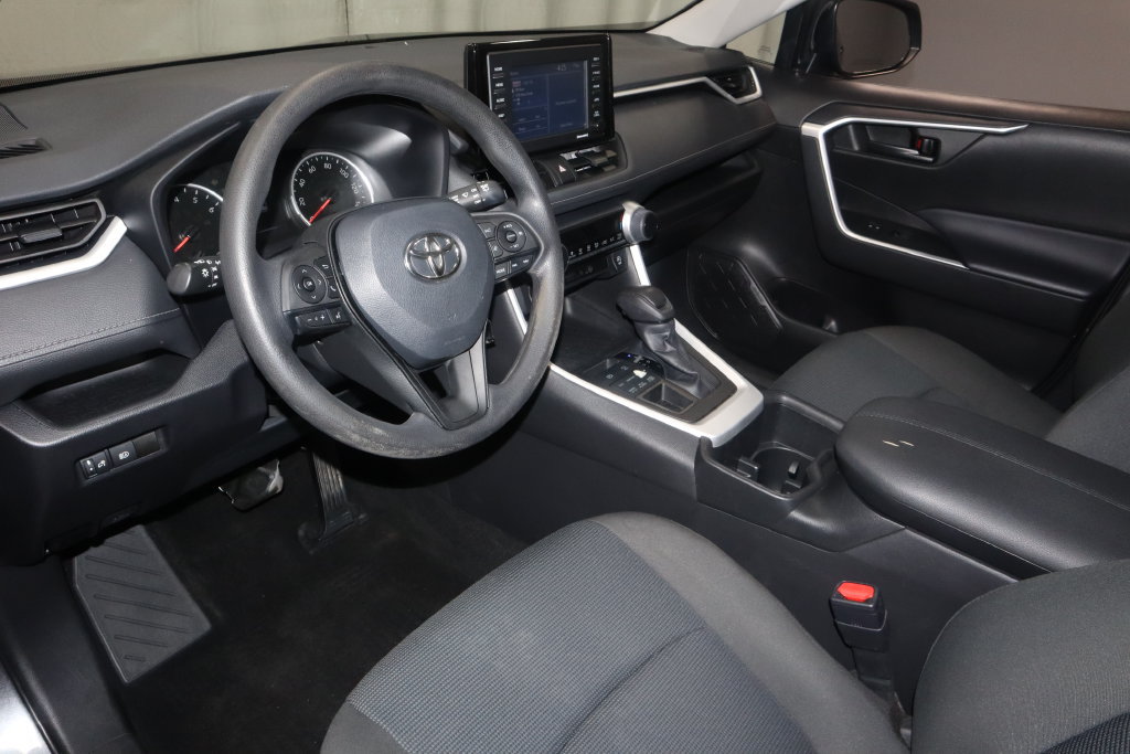 Used 2022 Toyota RAV4 LE AWD/4WD image 17