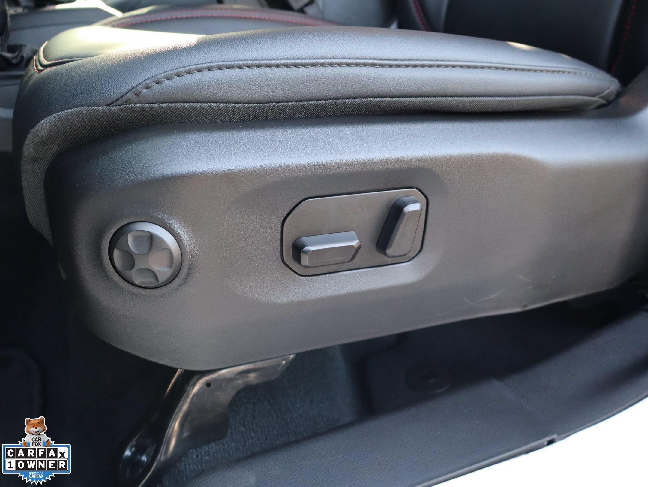 Used 2024 Jeep Wrangler Unlimited Rubicon w/ Convenience Group AWD/4WD image 14