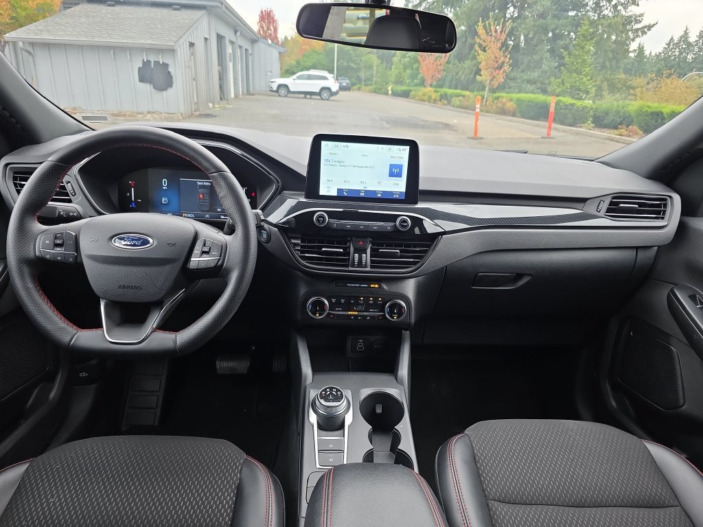 Certified 2025 Ford Escape ST-Line Select AWD/4WD image 6