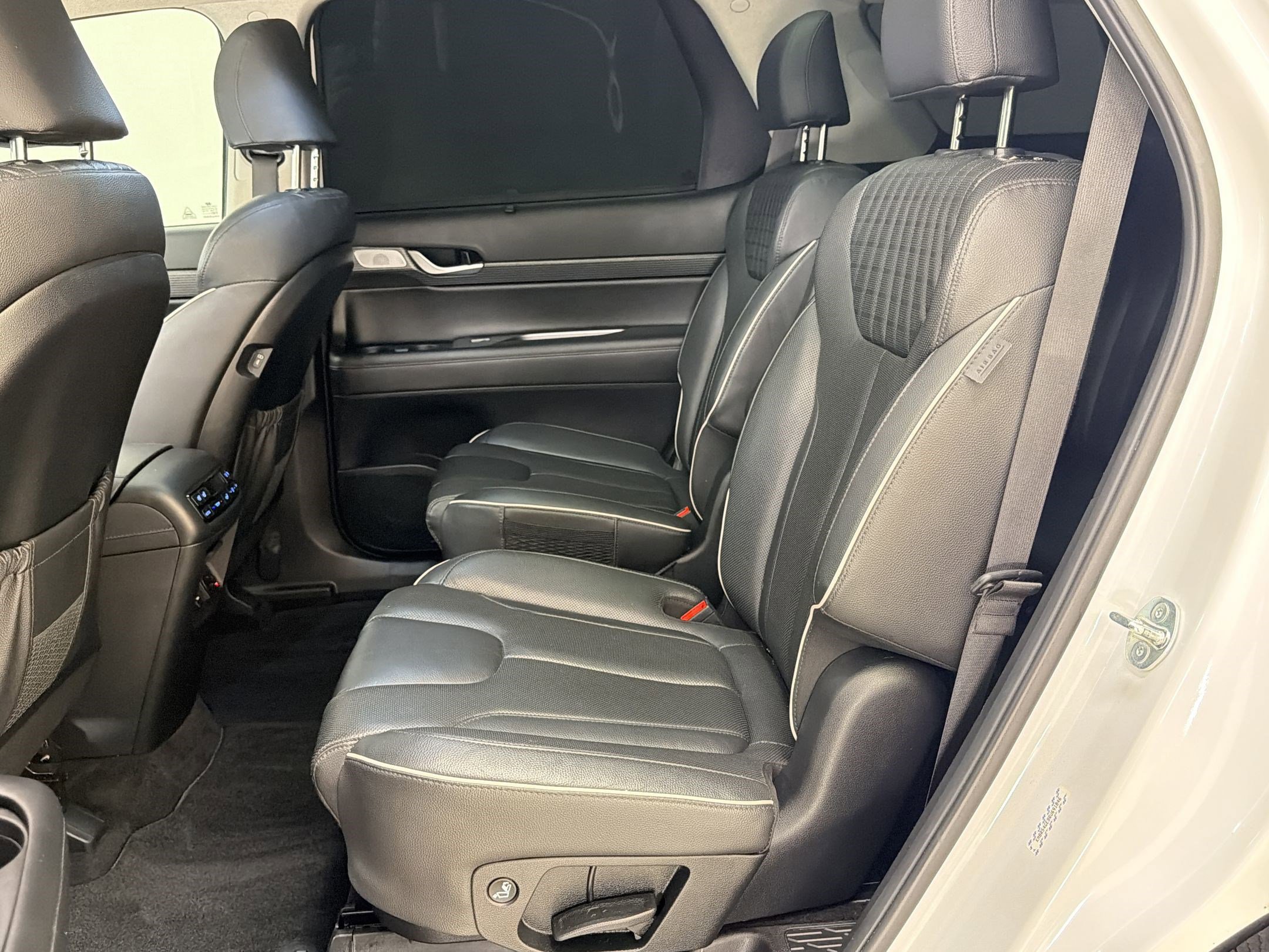 Used 2024 Hyundai Palisade Limited FWD image 15
