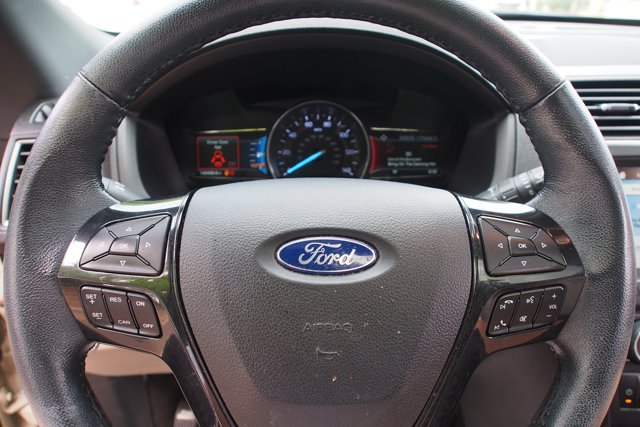 Certified 2018 Ford Explorer XLT w/ Equipment Group 202A FWD image 25
