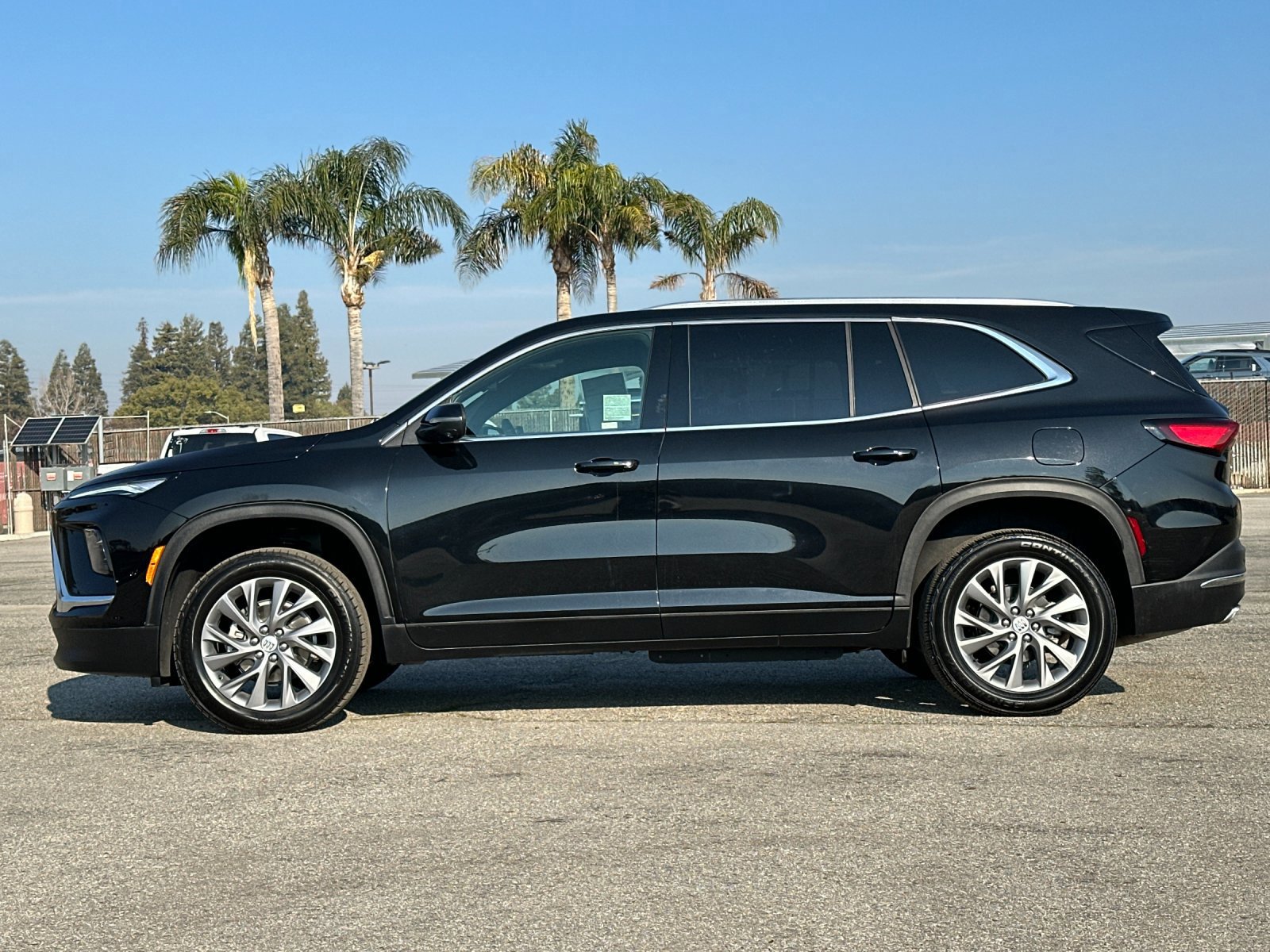 Used 2025 Buick Enclave Preferred image 2