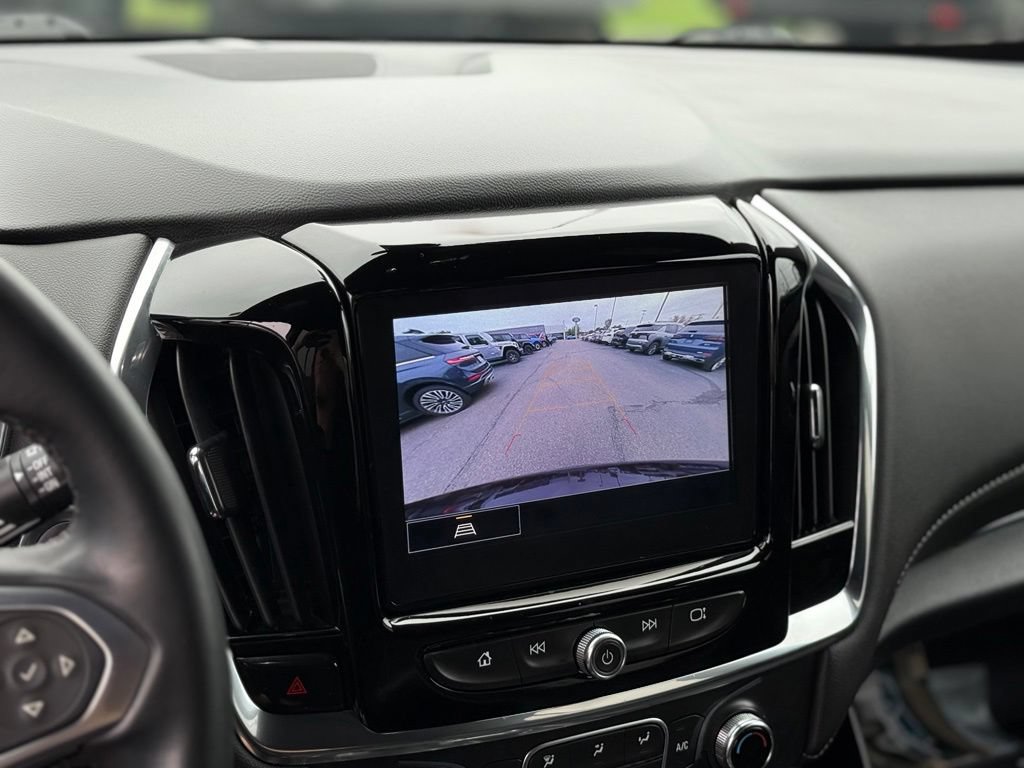 Used 2023 Chevrolet Traverse LT AWD/4WD image 3