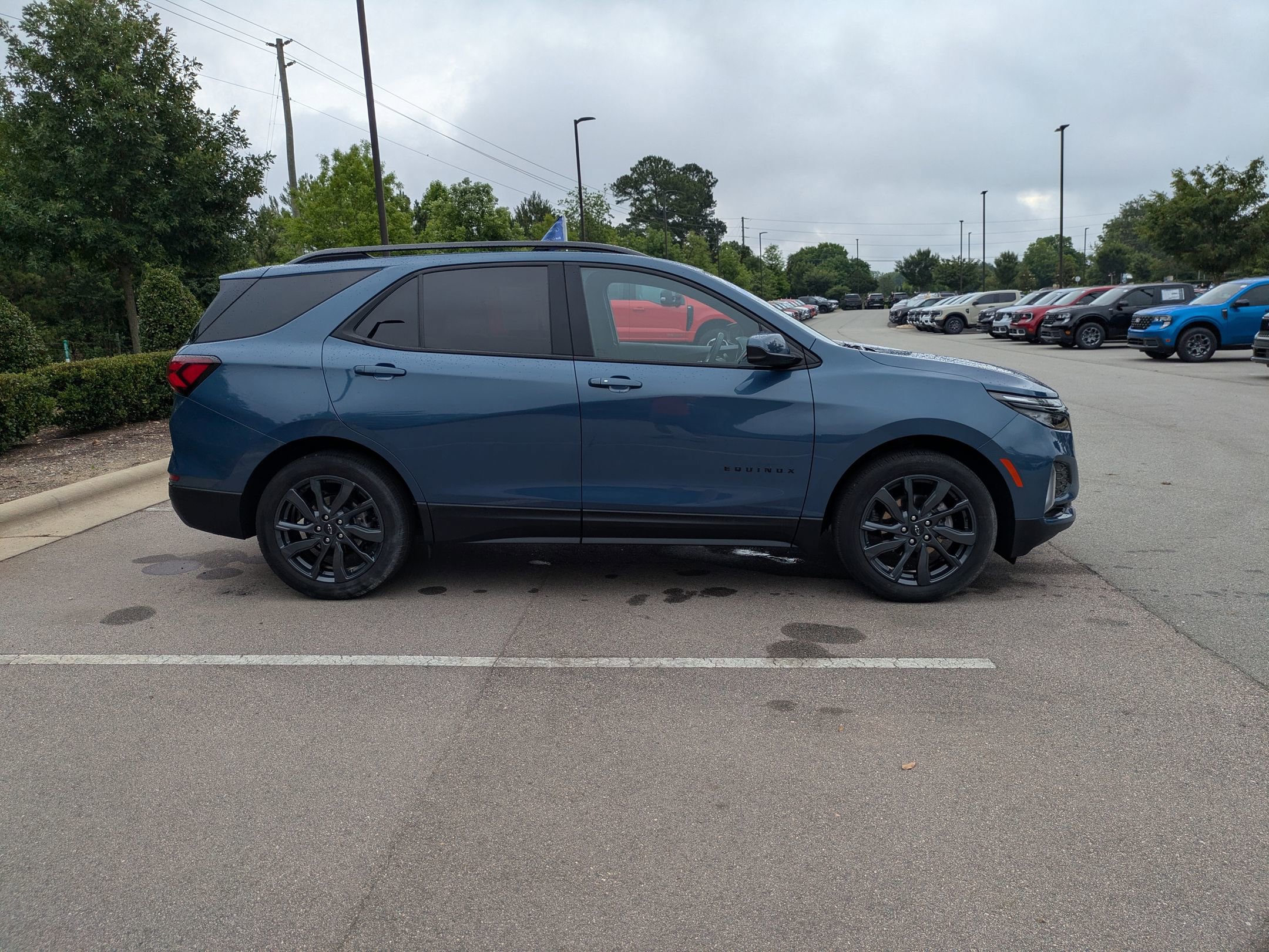 Used 2024 Chevrolet Equinox RS FWD image 3
