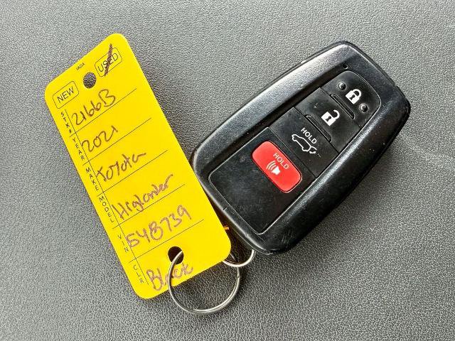 Used 2021 Toyota Highlander XLE AWD/4WD image 31