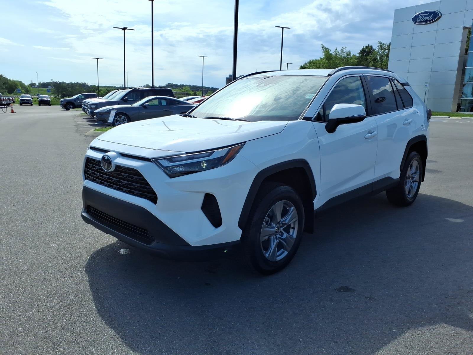 Used 2024 Toyota RAV4 XLE w/ Convenience Package FWD image 7