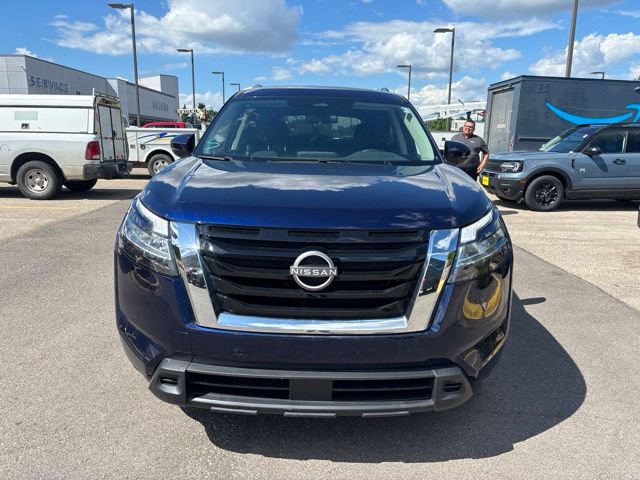 Used 2022 Nissan Pathfinder SV AWD/4WD image 2