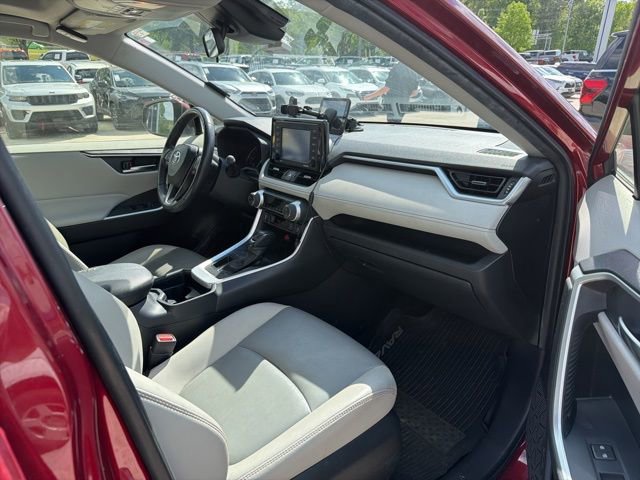 Used 2020 Toyota RAV4 XLE Premium FWD image 13