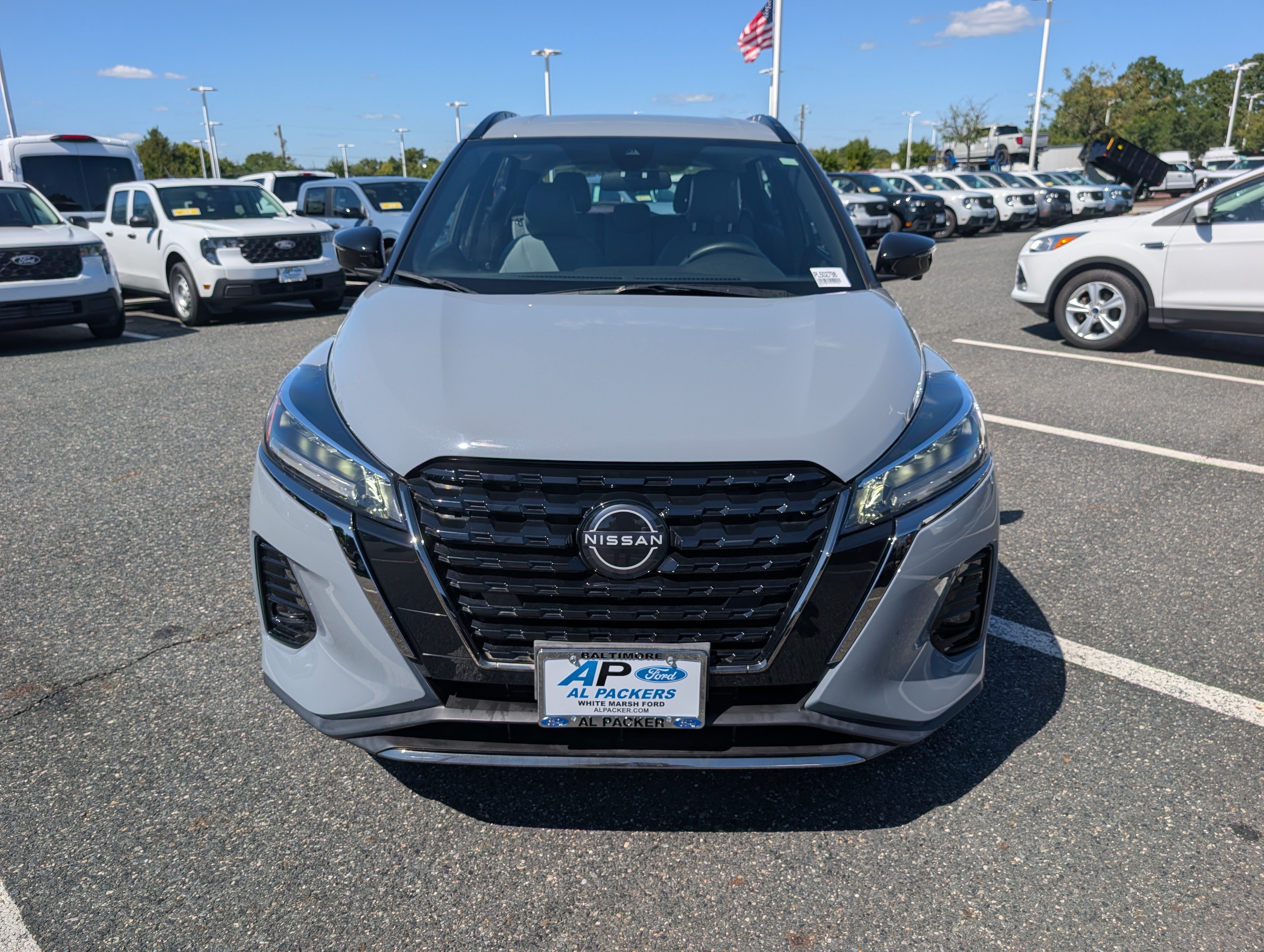 Used 2023 Nissan Kicks SR w/ SR Premium Package FWD image 8