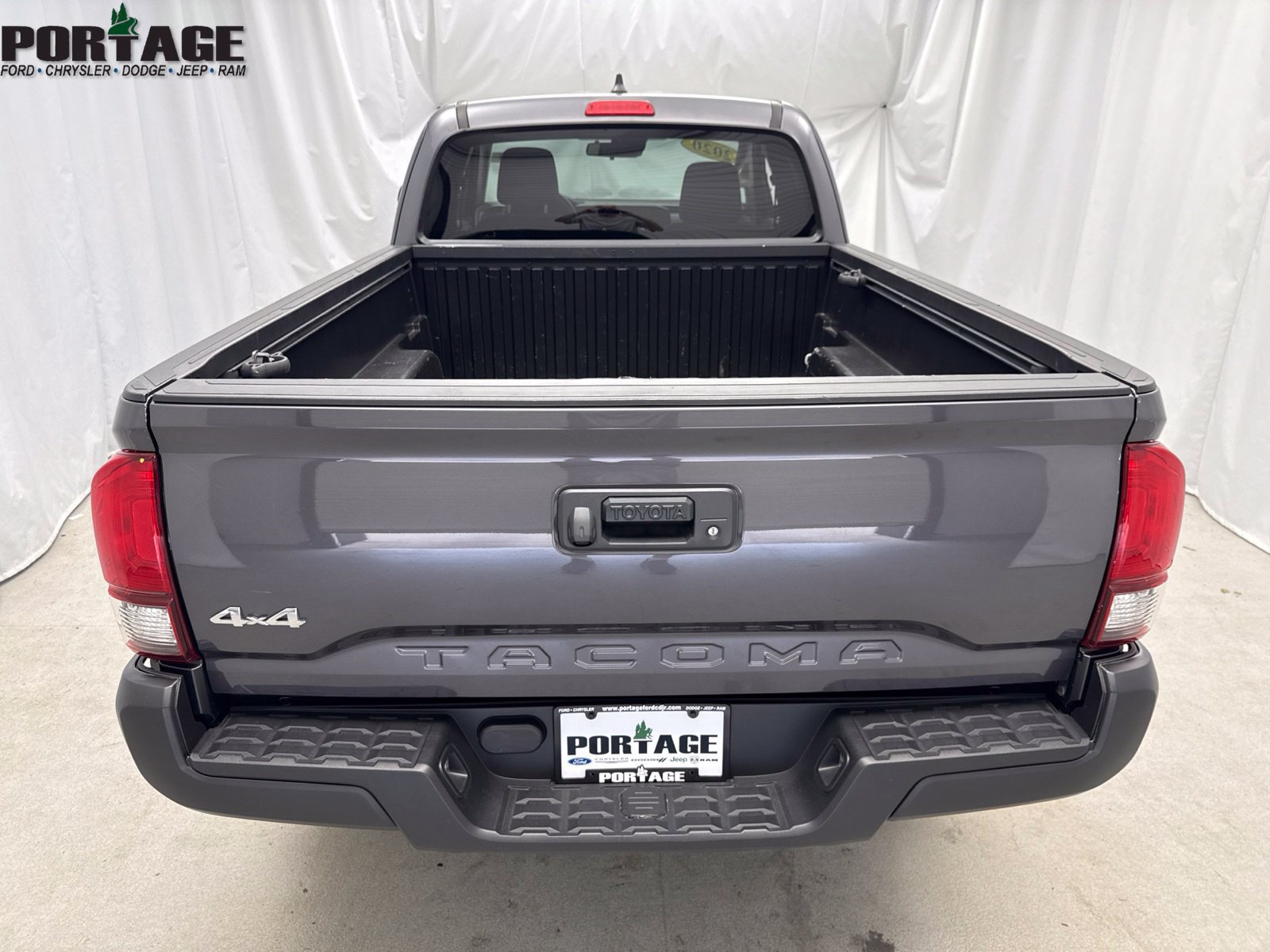 Used 2020 Toyota Tacoma SR5 AWD/4WD image 3