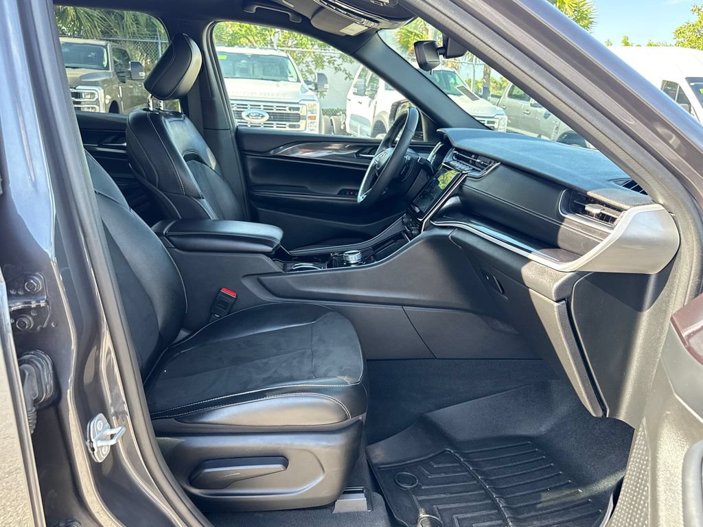 Used 2023 Jeep Grand Cherokee L Laredo RWD image 24