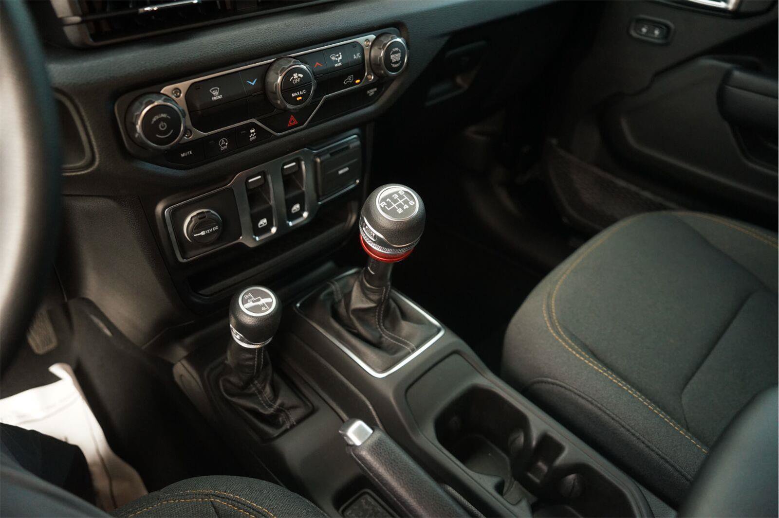 Used 2025 Jeep Wrangler Sport AWD/4WD image 24